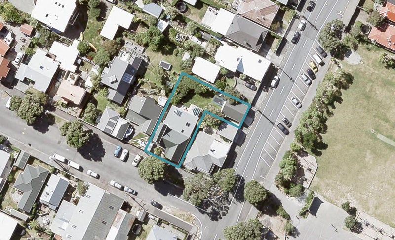 4 Rata Street, Eastbourne, Lower Hutt - Carousel 1
