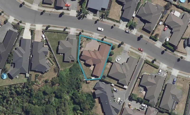 156 St James Drive, Huntington, Hamilton - Carousel 1