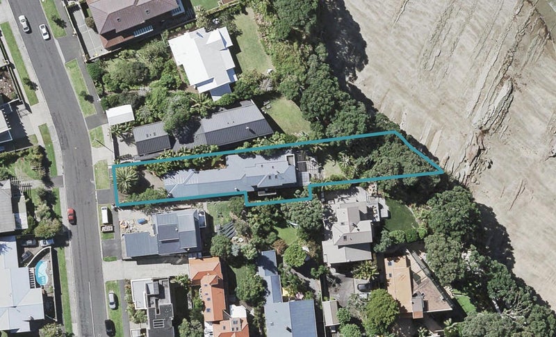 2 Hamana Street, Narrow Neck, Auckland - Carousel 1