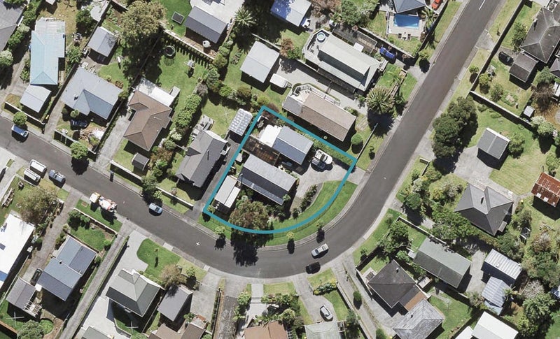 28 Taioma Crescent, Te Atatu Peninsula, Auckland - Carousel 1