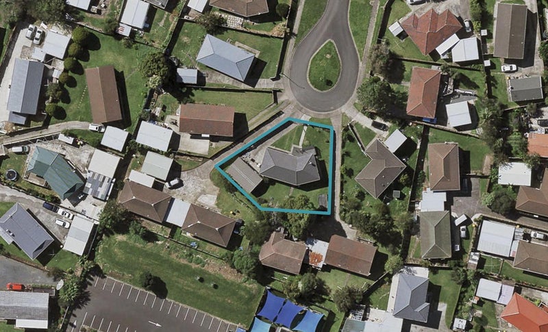 9 Iota Place, Clover Park, Auckland - Carousel 1