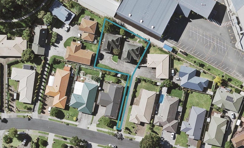1/17 Headcorn Place, Botany Downs, Auckland - Carousel 1