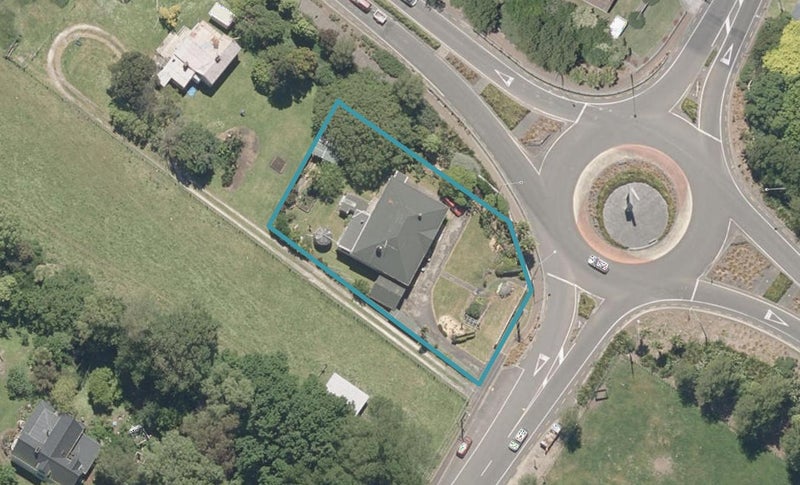 10 Wikitoria Road, Putiki, Whanganui - Carousel 1