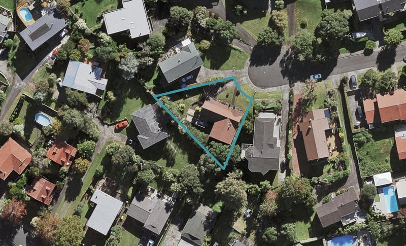 10 Busbridge Place, Hillcrest, Auckland - Carousel 1