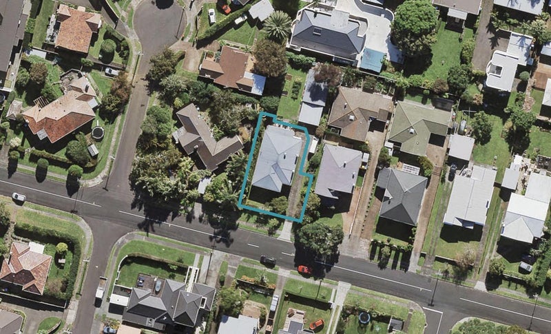 39 Fernleigh Avenue, Royal Oak, Auckland - Carousel 1