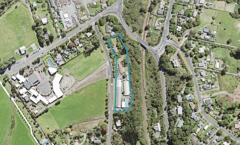 4 Anzac Valley Road, Waitakere, Auckland - Carousel 1
