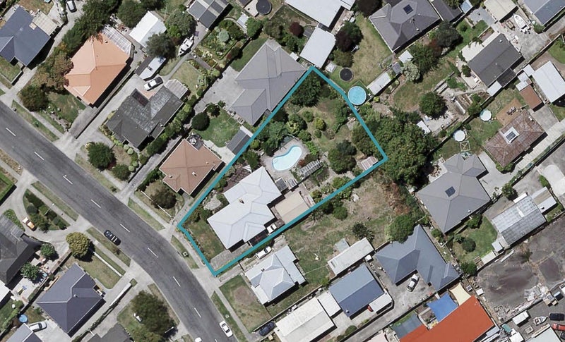 110 Duchess Crescent, Mayfair, Hastings - Carousel 1