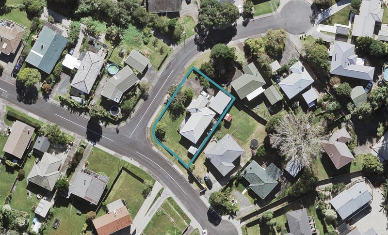 1 James Scott Place, Te Atatu South, Auckland - Carousel 1