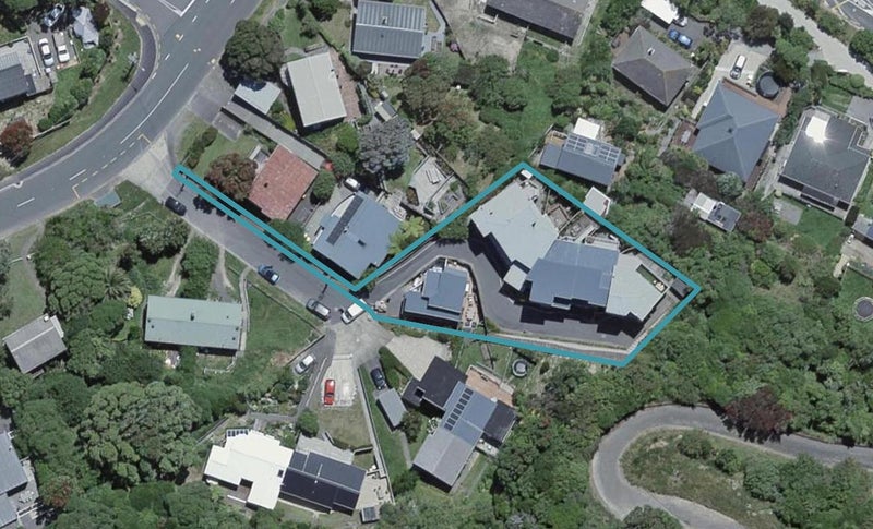 1/143 Cockayne Road, Khandallah, Wellington - Carousel 1