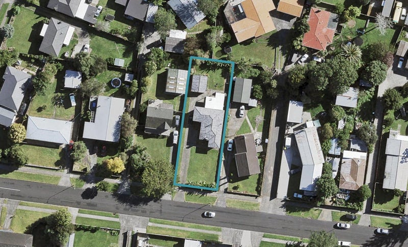 12 Blanes Road, Weymouth, Auckland - Carousel 1
