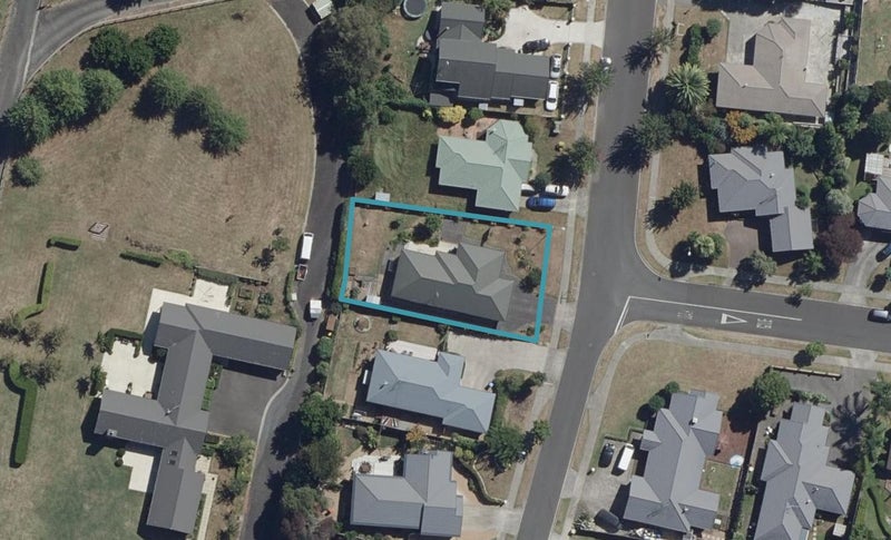 320 Grandview Road, Western Heights, Hamilton - Carousel 1