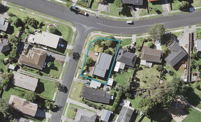 2 Maroubra Place, Botany Downs, Auckland - Carousel 1