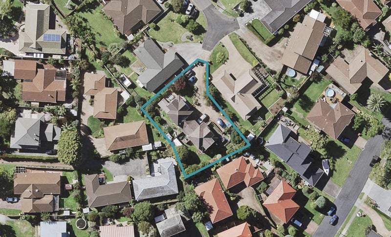 2/7 Camira Place, Botany Downs, Auckland - Carousel 1