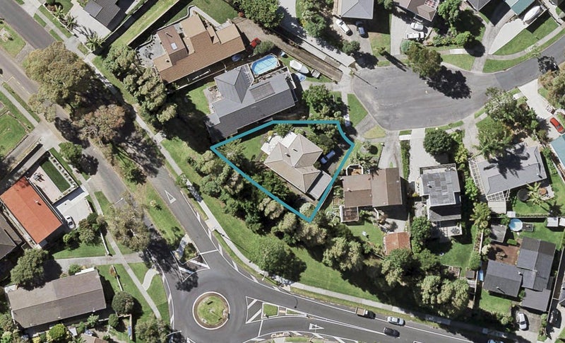 24 Lilian Place, Farm Cove, Auckland - Carousel 1