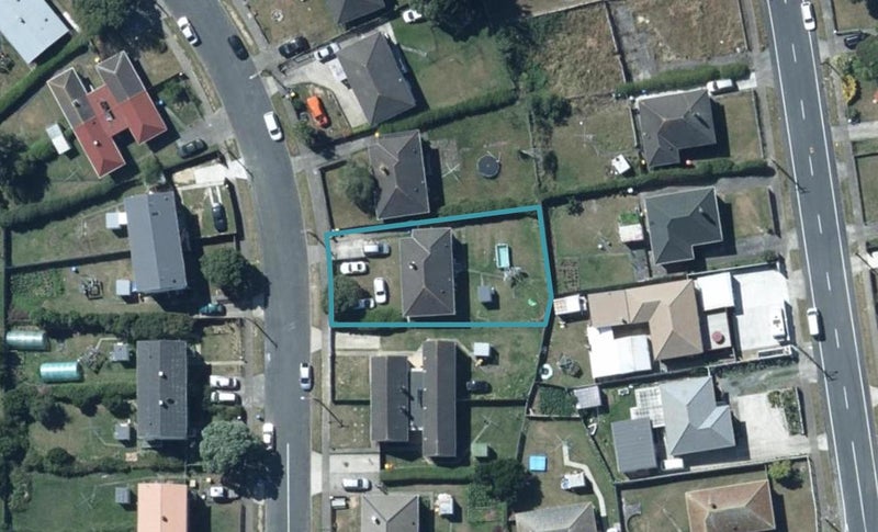 19 Miranda Street, Cannons Creek, Porirua - Carousel 1