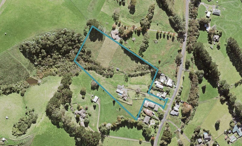 21 Anzac Valley Road, Waitakere, Auckland - Carousel 1