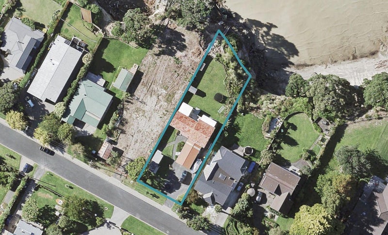 23 Pohutukawa Road, Beachlands, Auckland - Carousel 1