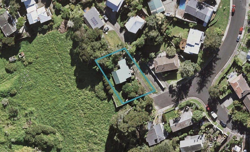 17 West Glade Crescent, Birkenhead, Auckland - Carousel 1