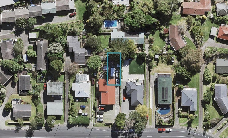 10E Chivalry Road, Glenfield, Auckland - Carousel 1
