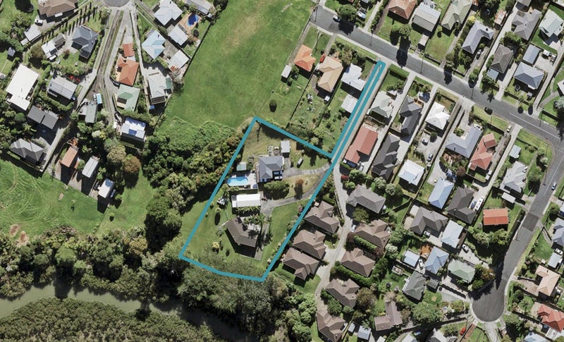 1/22 Waione Avenue, Te Atatū Peninsula, Auckland - Carousel 1