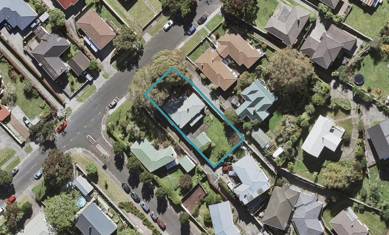 25 Buscomb Avenue, Henderson, Auckland - Carousel 1