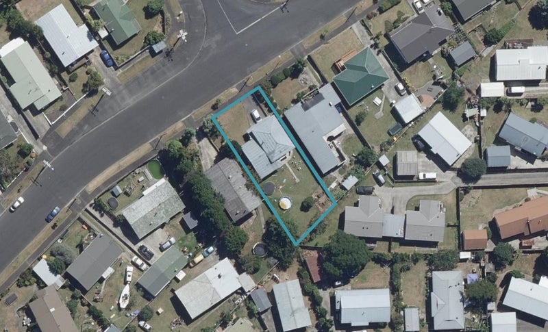 9 Fitzroy Avenue, Fitzroy, Hamilton - Carousel 1