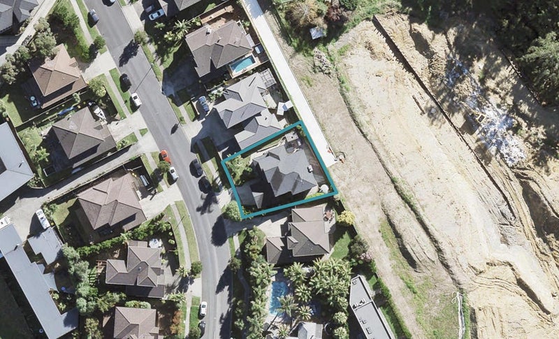 63 Rising Parade, Fairview Heights, Auckland - Carousel 1