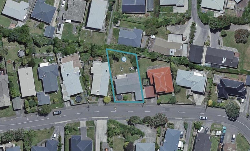 10 Trebann Street, Paparangi, Wellington - Carousel 1