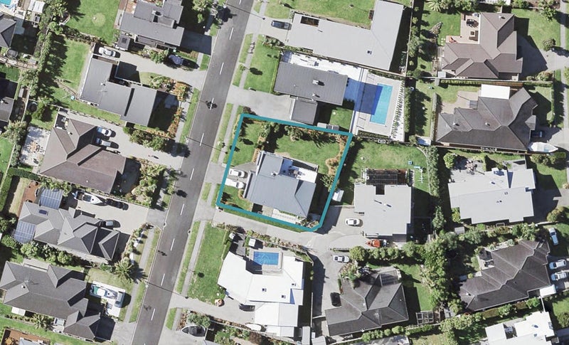 27 Columbia Crescent, Beachlands, Auckland - Carousel 1