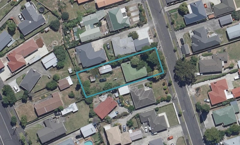 15 Fenwick Crescent, Hillcrest, Hamilton - Carousel 1