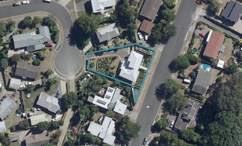 30 Pohutukawa Drive, Pukete, Hamilton - Carousel 1