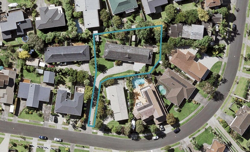 2/13 Fielding Crescent, Farm Cove, Auckland - Carousel 1