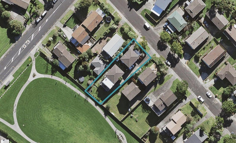 2/62 Simon Ellice Drive, Bayview, Auckland - Carousel 1