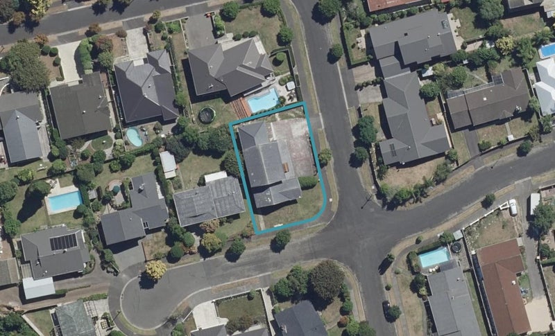 16 Pollock Drive, Chartwell, Hamilton - Carousel 1
