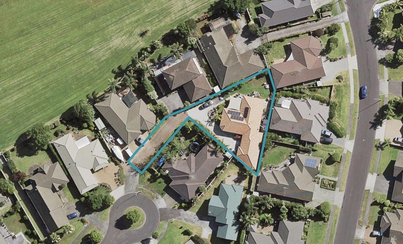 13 Castlehill Court, Wattle Downs, Auckland - Carousel 1