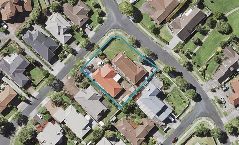2/2 Perendale Close, Somerville, Manukau - Carousel 1