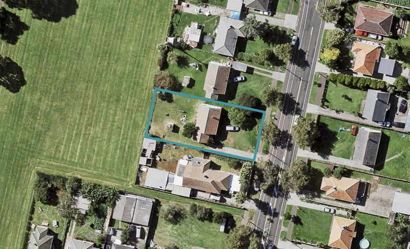 19 Erima Avenue, Point England, Auckland - Carousel 1
