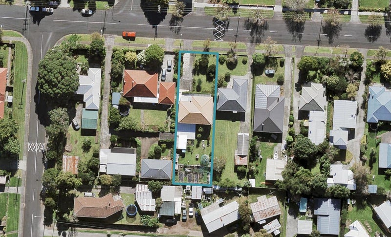 34 Yeovil Road, Te Atatu Peninsula, Auckland - Carousel 1