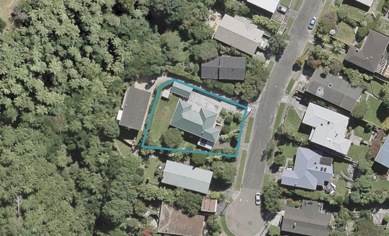 12 Christina Grove, Normandale, Lower Hutt - Carousel 1