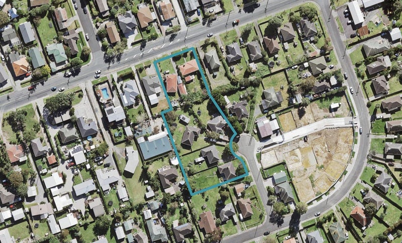 6/4 Mavis Place, Beach Haven, Auckland - Carousel 1