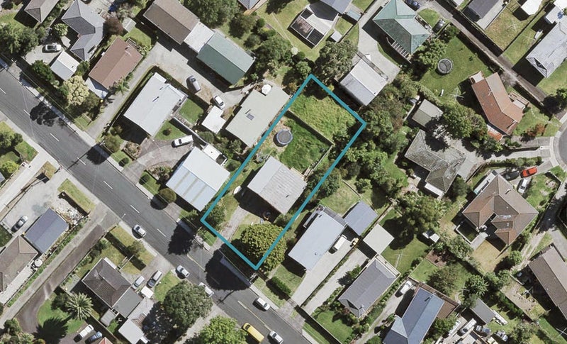 98 Awaroa Road, Sunnyvale, Auckland - Carousel 1