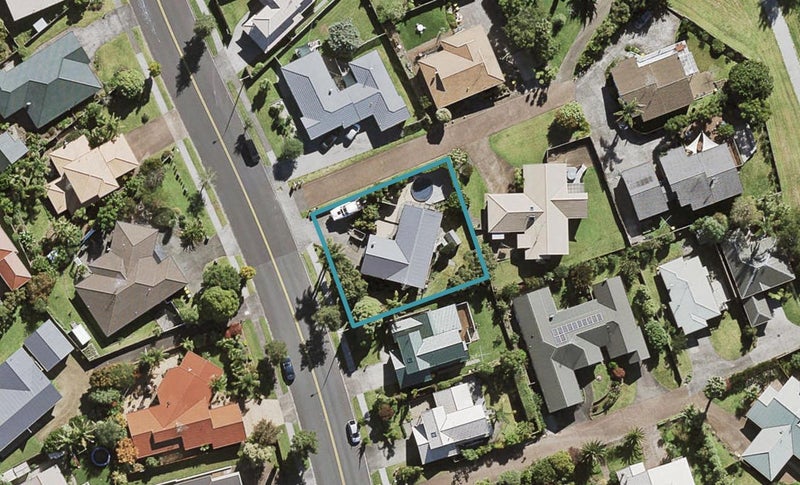 53 Unsworth Drive, Unsworth Heights, Auckland - Carousel 1
