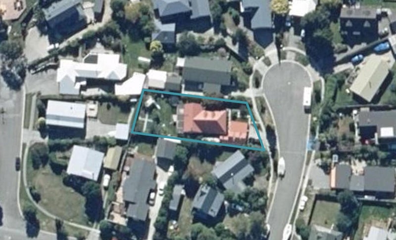6 Larch Court, Kelvin Heights, Queenstown - Carousel 1