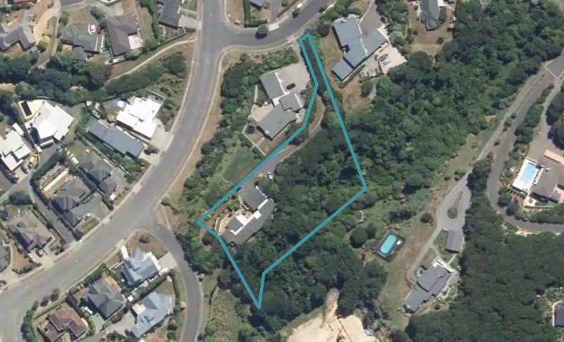 4 Scoresby Grove, Whitby, Porirua - Carousel 1