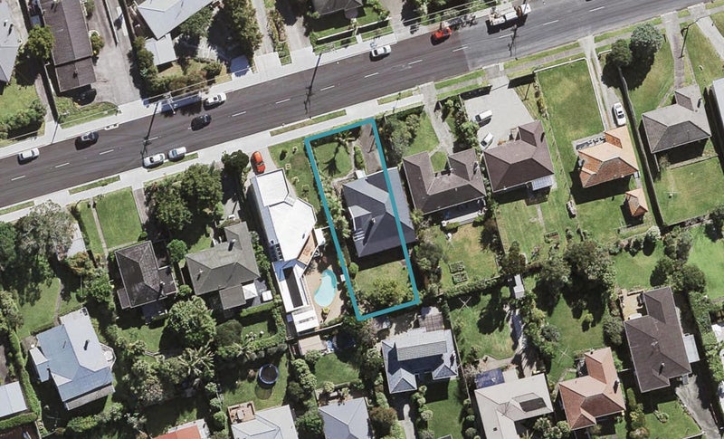 31 Pupuke Road, Birkenhead, Auckland - Carousel 1