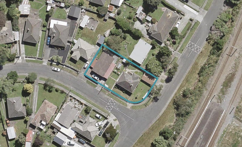 2/41 PECK ST, Taita, Lower Hutt - Carousel 1