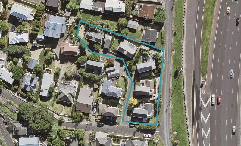 3/28 Beach Road, Northcote Point, Auckland - Carousel 1