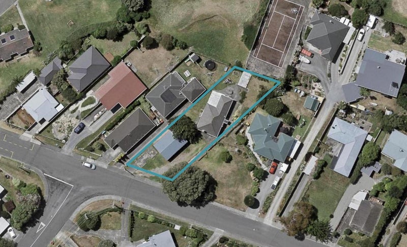 29 Eatwell Avenue, Paraparaumu Beach, Paraparaumu - Carousel 1