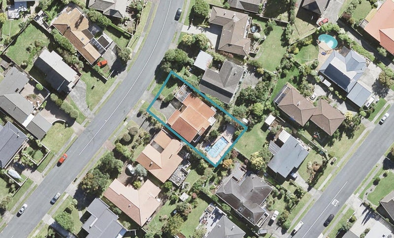 11 Stapleford Crescent, Browns Bay, Auckland - Carousel 1