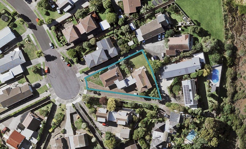 2/32 Curacao Place, Half Moon Bay, Auckland - Carousel 1